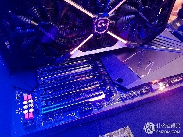 Image 4 : Gigabyte pousse un Xeon W-3175X à 5 GHz sur sa C621 Aorus Xtreme