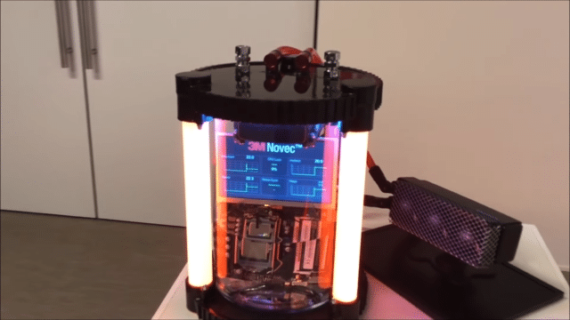 Image 1 : Vidéo : le refroidissement par immersion dans un PC compact, ça donne quoi ?