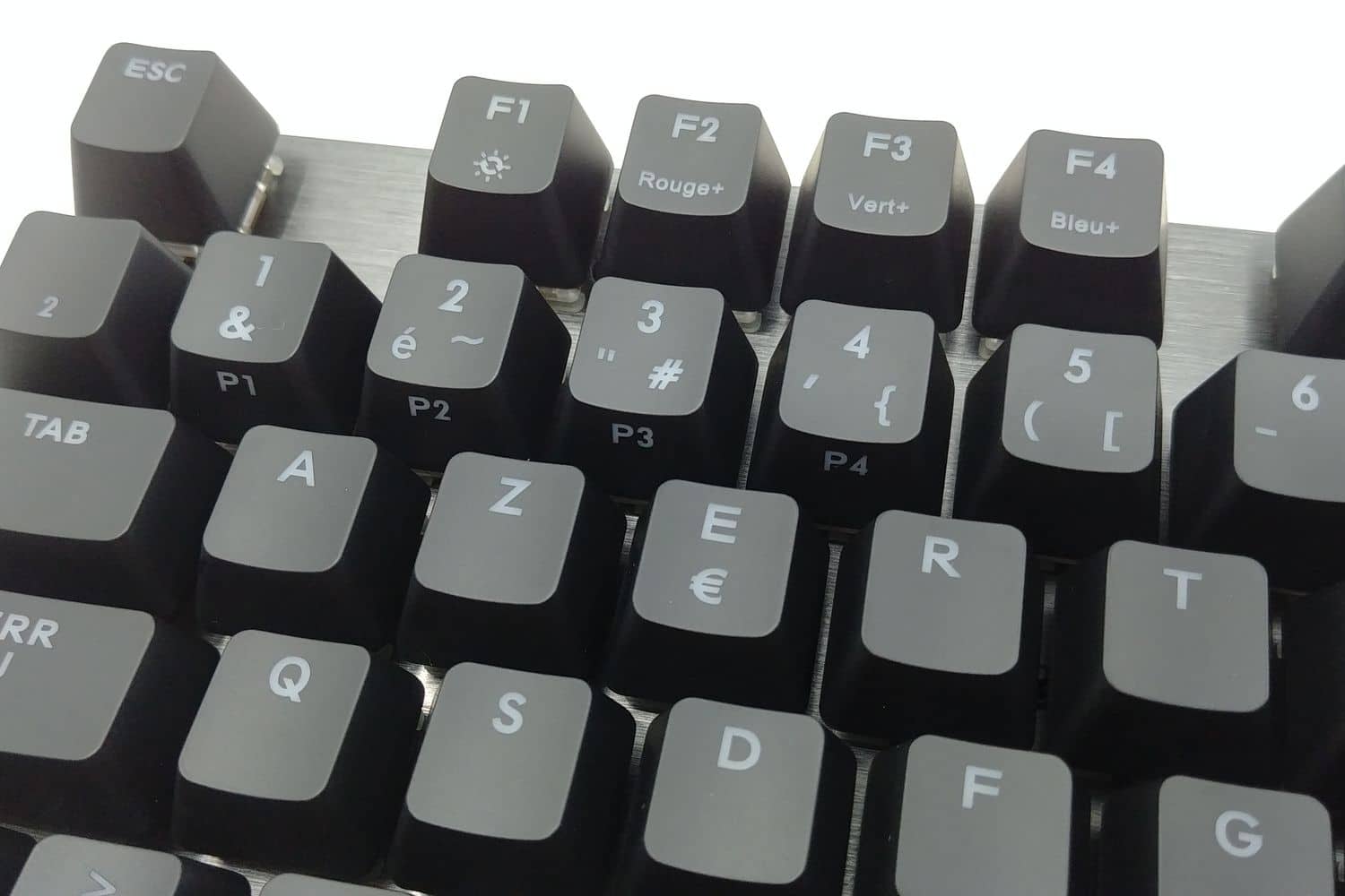 Image 3 : Mini Test : le clavier Cooler Master MK730 est élégant et intelligent