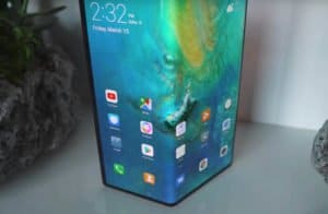 Image 3 : Le smartphone pliable Huawei Mate X souffre aussi d'une marque à l'écran !