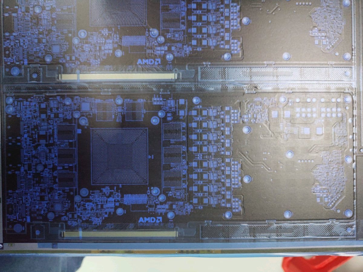 Image 1 : Premières images supposées d'un PCB de carte AMD Navi, et quelques hypothèses...