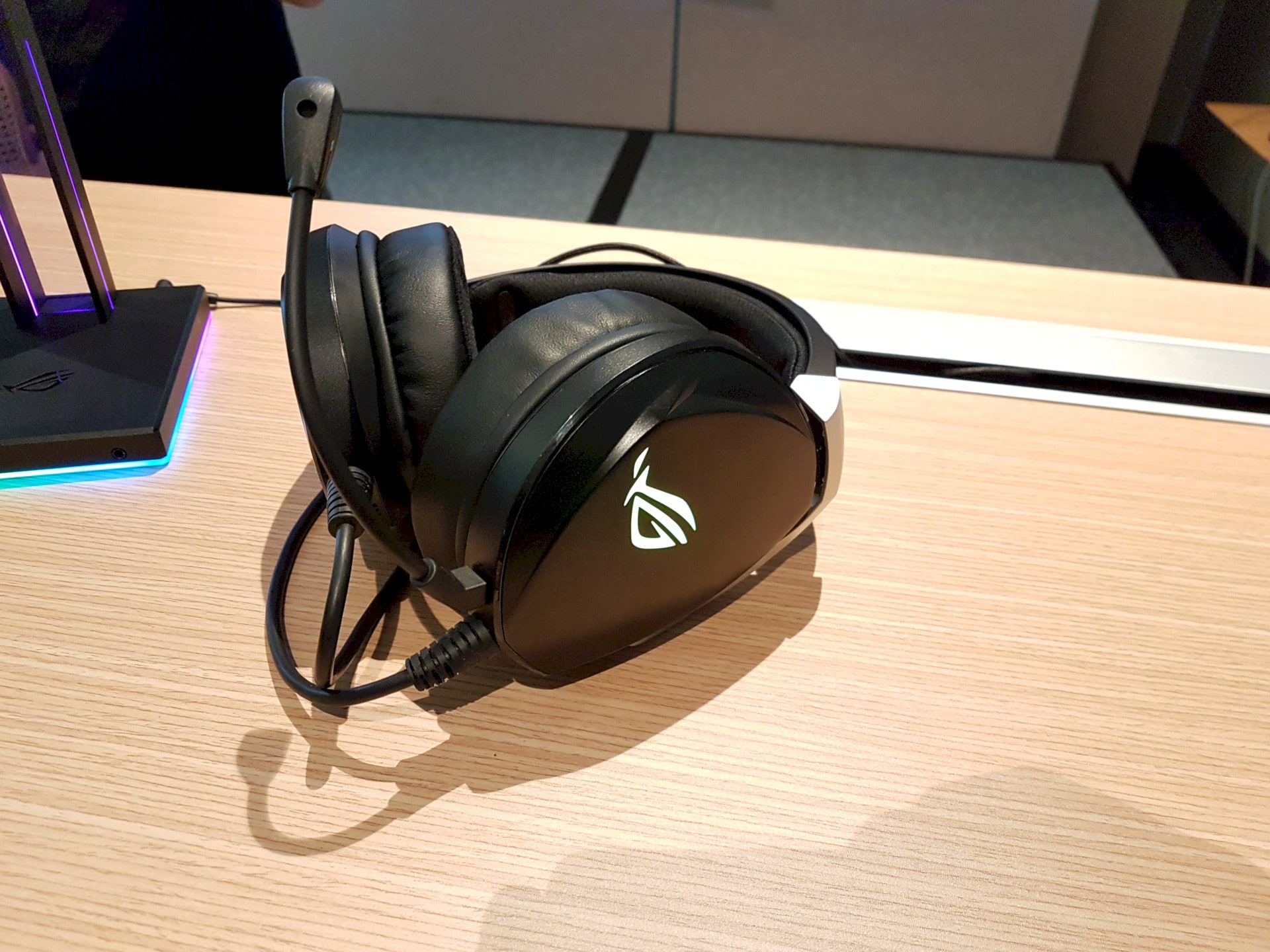 Image 1 : Computex : Asus propose deux casques audio gaming de luxe, Hi-Fi et 7.1