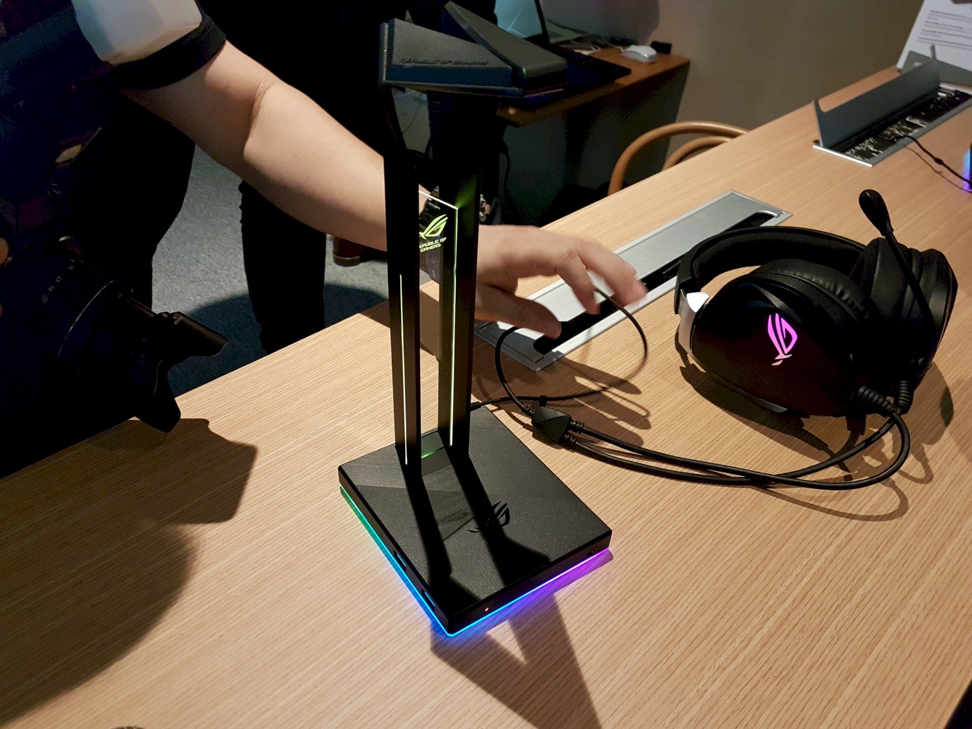 Image 3 : Computex : Asus propose deux casques audio gaming de luxe, Hi-Fi et 7.1