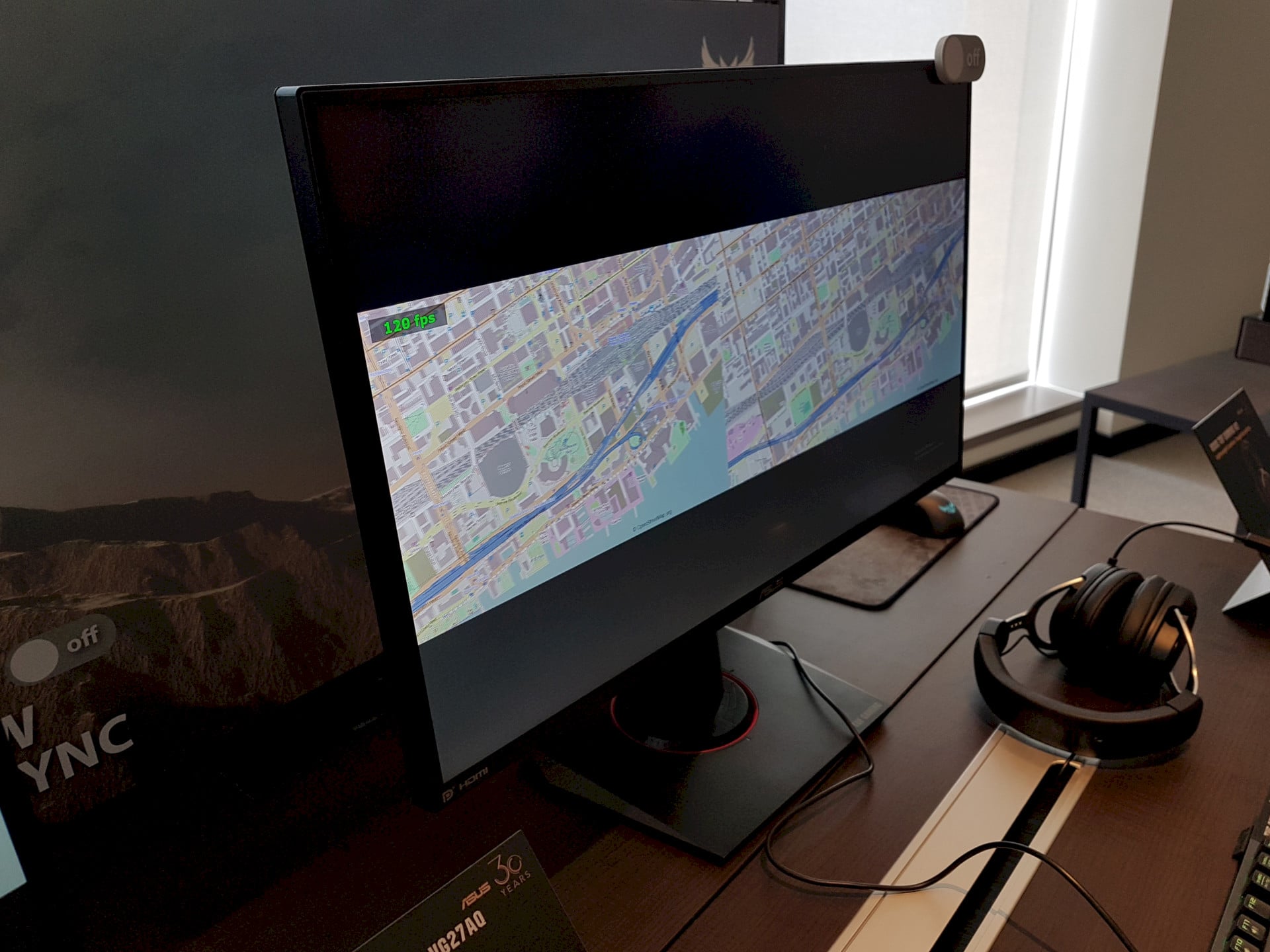 Image 1 : Computex : ELMB Sync, Asus touche au Graal de la netteté sur trois écrans gaming