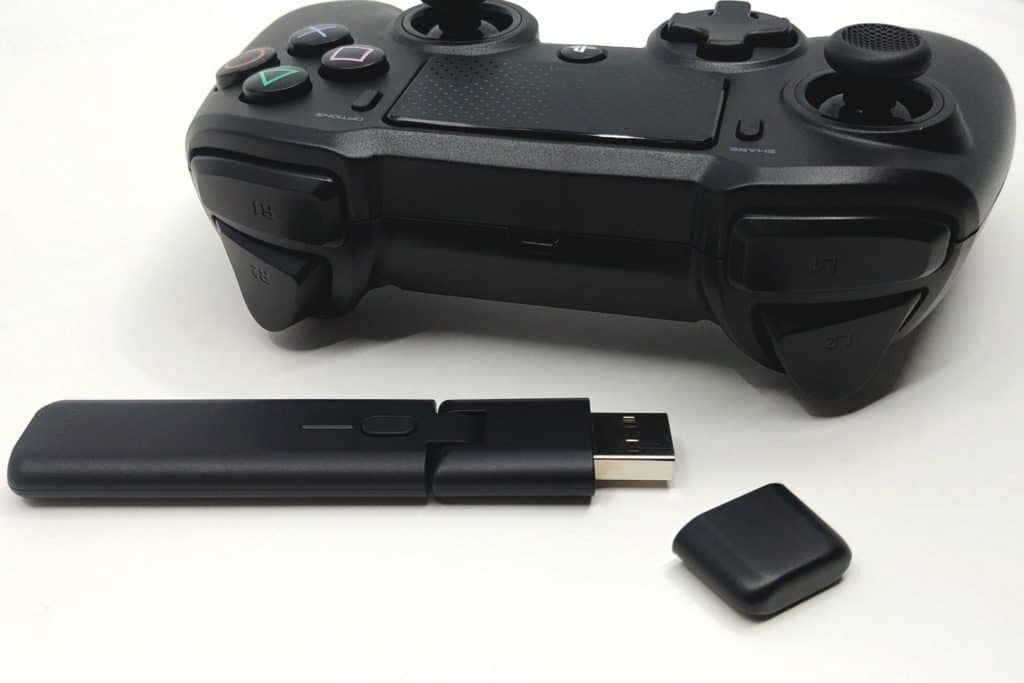 Mini Test : Nacon Asymmetric Wireless Controller, le design Xbox sur PS4