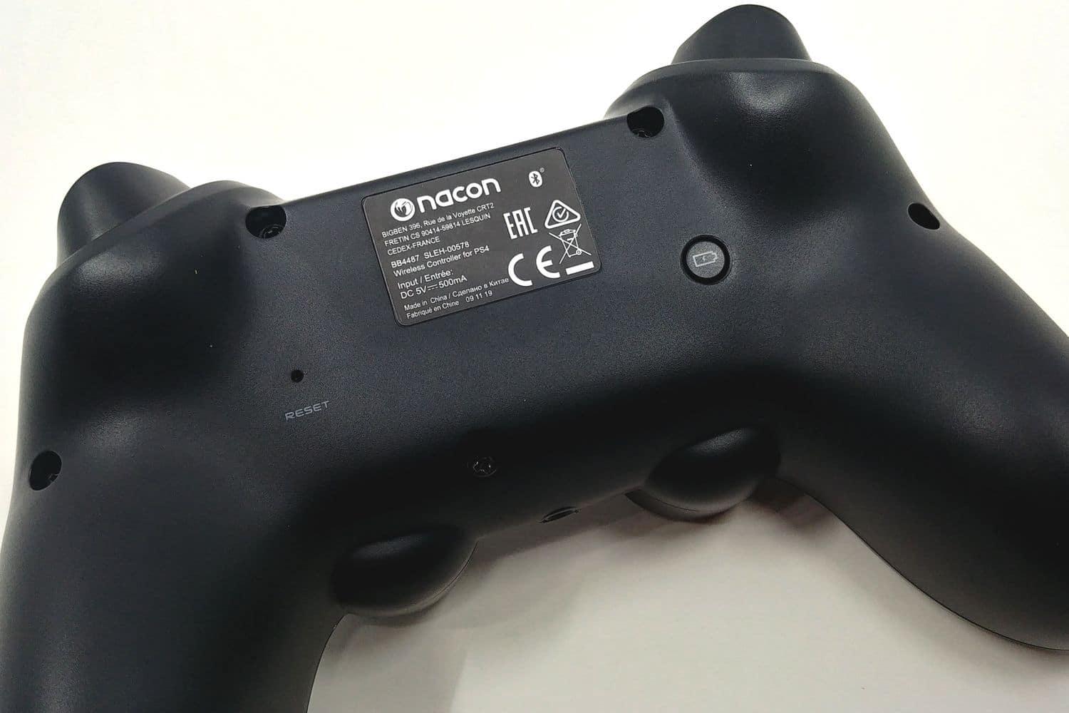 Image 8 : Mini Test : Nacon Asymmetric Wireless Controller, le design Xbox sur PS4