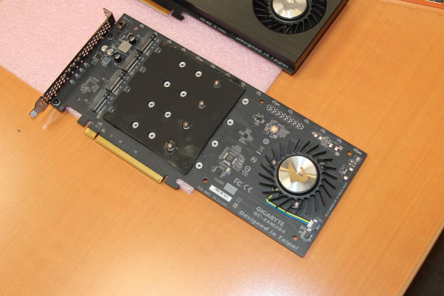 Image 3 : Computex : Gigabyte associe quatre SSD M.2 PCIe 4.0 et dépasse les 15 Go/s !