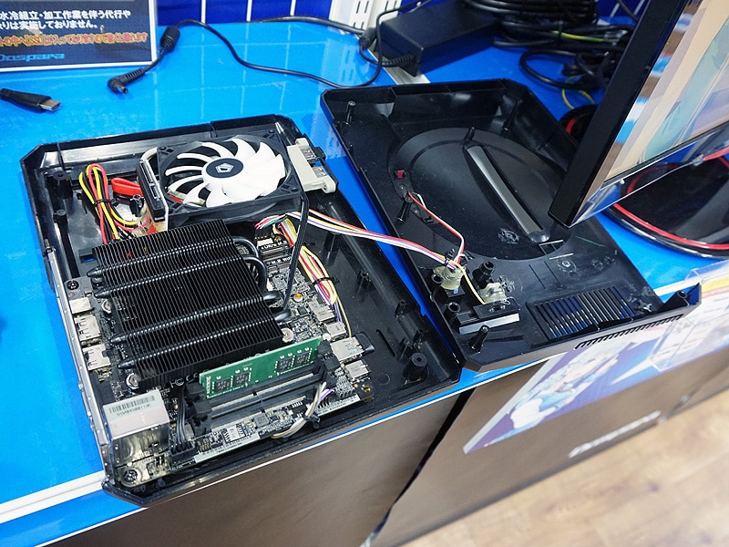 Image 4 : Il incruste un vrai PC AMD Ryzen dans une console Mega Drive !