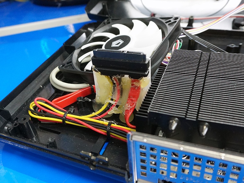 Image 5 : Il incruste un vrai PC AMD Ryzen dans une console Mega Drive !
