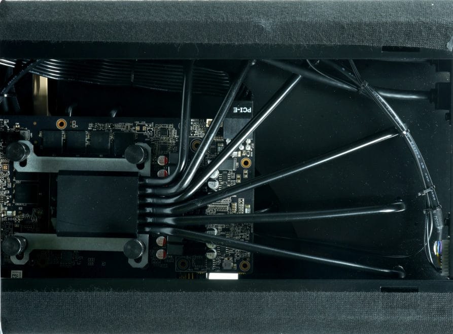 Image 1 : Test : Monsterlabo First, le boitier capable de dissiper 200 W passivement