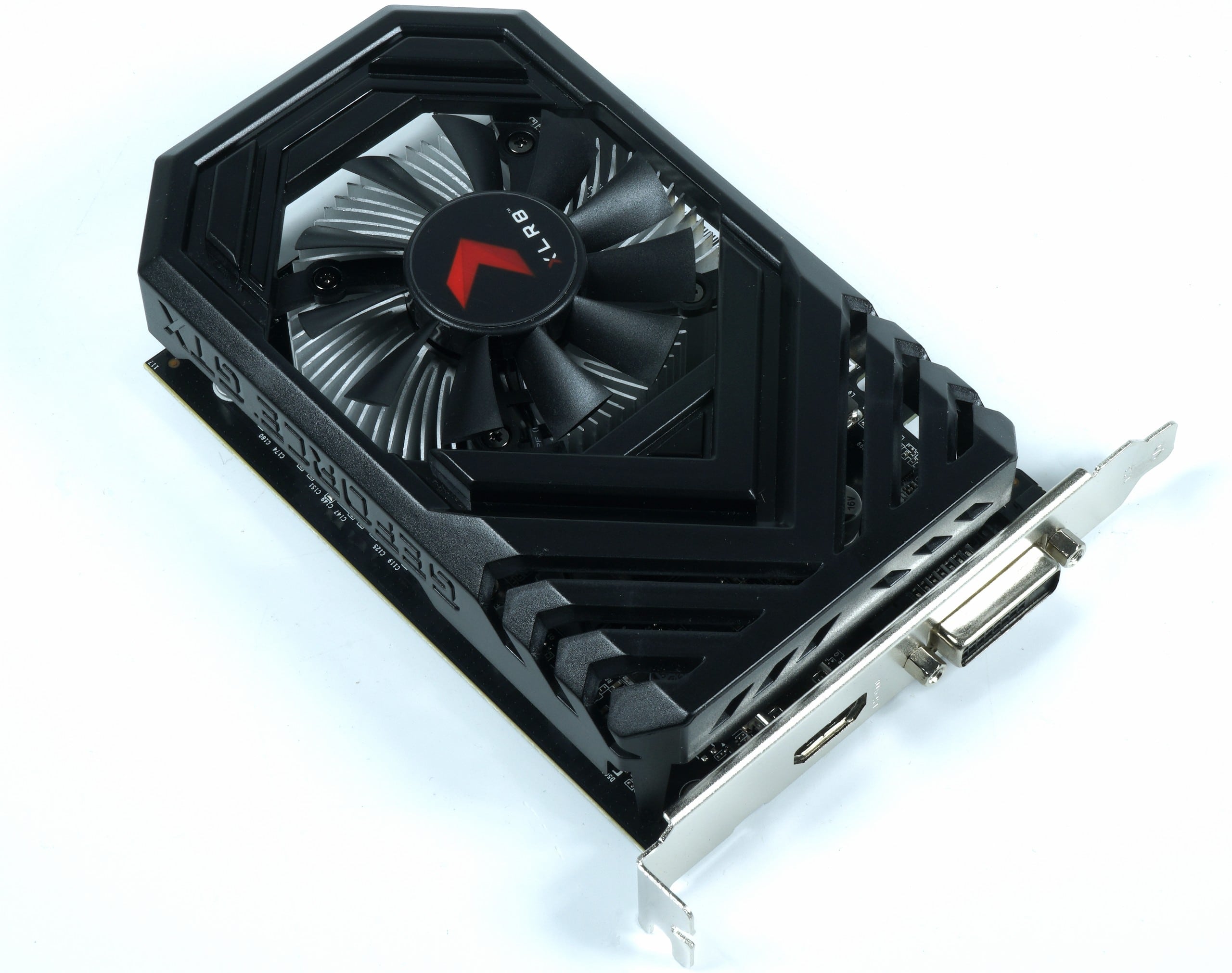 Image 8 : Test : PNY GeForce GTX 1650 XLR8 OC, un max d'efficacité sans connecteur d'alim PCIe