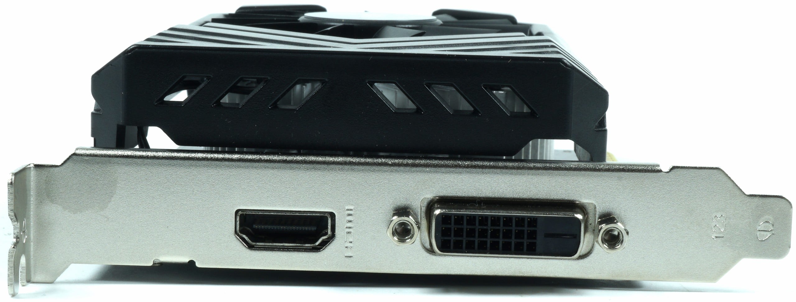 Image 6 : Test : PNY GeForce GTX 1650 XLR8 OC, un max d'efficacité sans connecteur d'alim PCIe