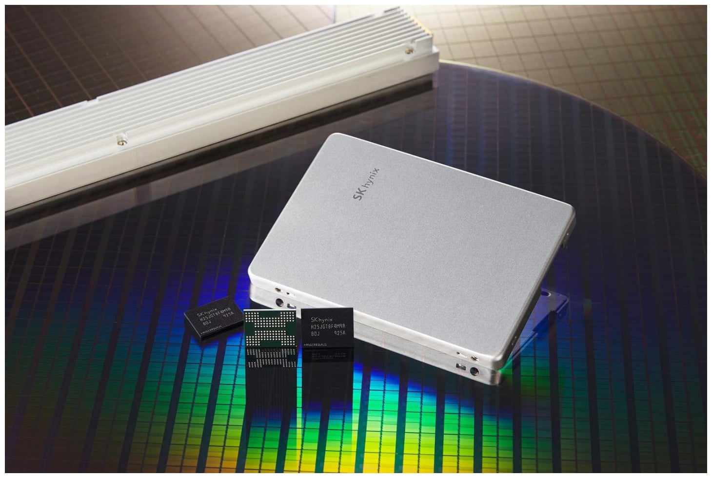 Image 1 : SK Hynix lance la production massive de sa mémoire flash NAND 4D à 128 couches