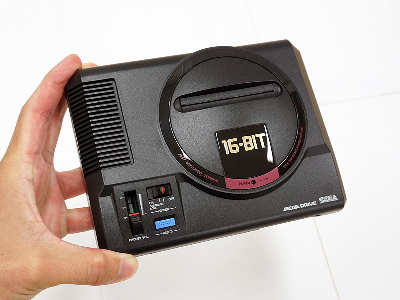 Image 2 : Mega Drive Mini : 42 jeux dans une minuscule console !