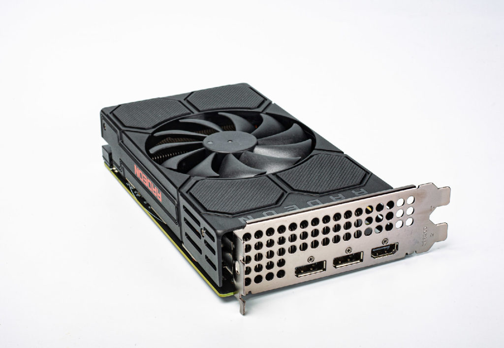 Image 1 : Premiers benchmarks en jeu pour la Radeon RX 5500, proche de la RX 580