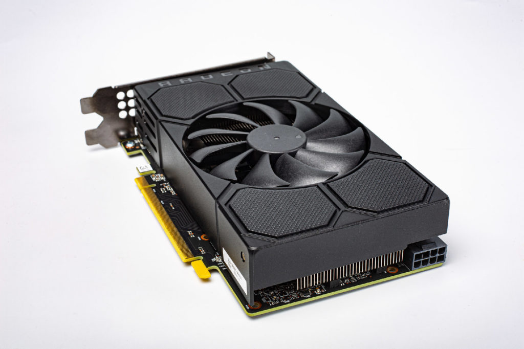 Image 3 : Premiers benchmarks en jeu pour la Radeon RX 5500, proche de la RX 580