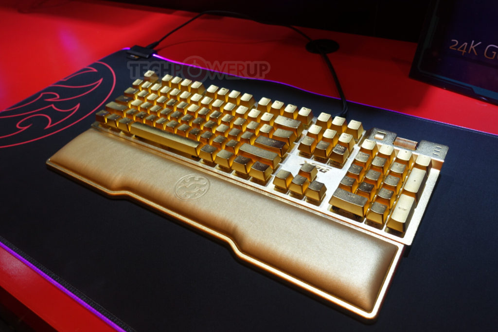 Image 5 : Adata présente un clavier plaqué or, un écran UHD, des PC portables et plein d’autres produits