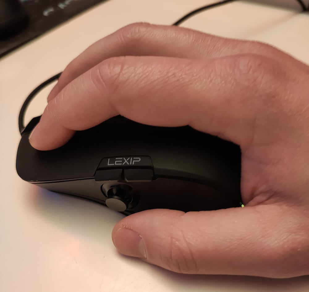 Image 5 : Test : Lexip Np93 Alpha, la première souris gaming française avec joystick intégré