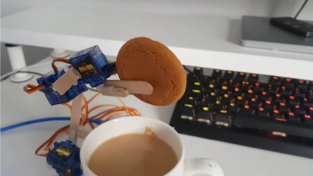 Image 1 : Marre de tremper vos biscuits dans votre tasse ? Un Raspberry Pi peut le faire à votre place !