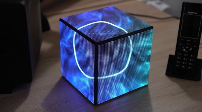 Image 1 : Un Raspberry Pi relié à une cube contenant plus de 12 000 LED RGB matérialise en lumière l’activité CPU