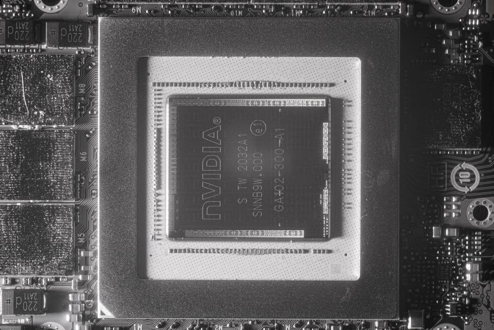 Image 1 : Le GPU GA102 des RTX 3090 et RTX 3080 étudié via une photographie infrarouge