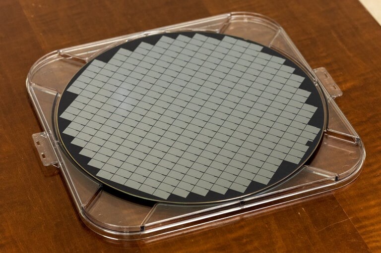 Image 3 : Intel présente des puces de test Meteor Lake fabriquées dans sa Fab 42