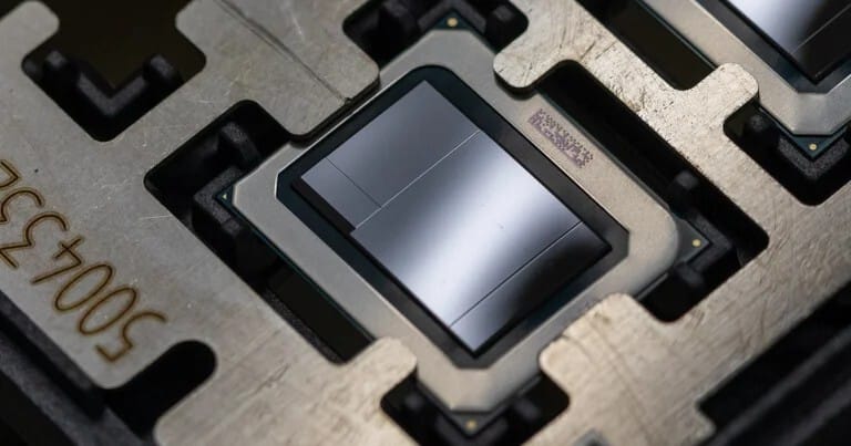 Image 1 : Intel présente des puces de test Meteor Lake fabriquées dans sa Fab 42
