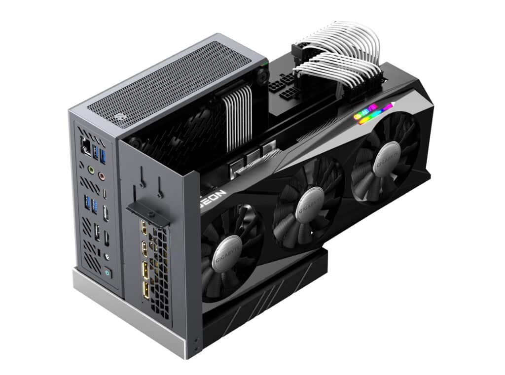 Image 1 : Minisforum présente un mini-PC en B550 avec GPU dédié ; enfin, si l’on veut…