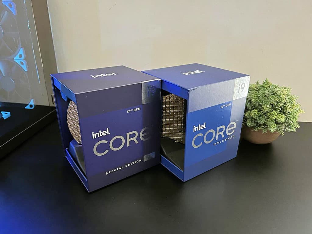 Image 4 : Plusieurs photos du Core i9-12900KS dans et hors de sa boîte