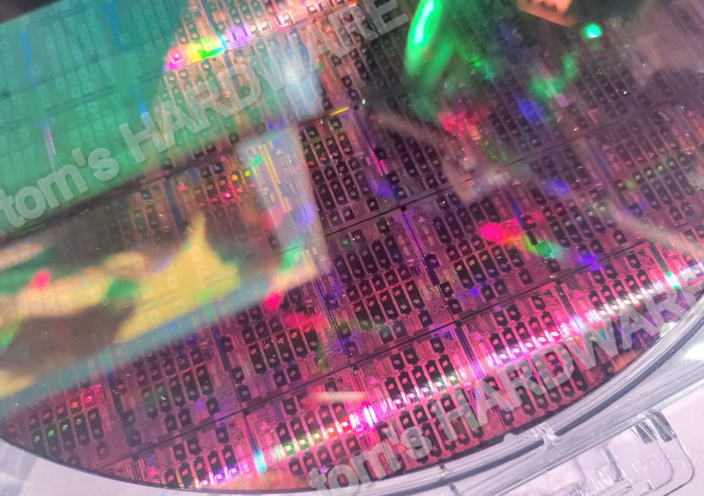 Image 2 : Intel a 'accidentellement' exposé un wafer de processeurs Raptor Lake à 34 cœurs