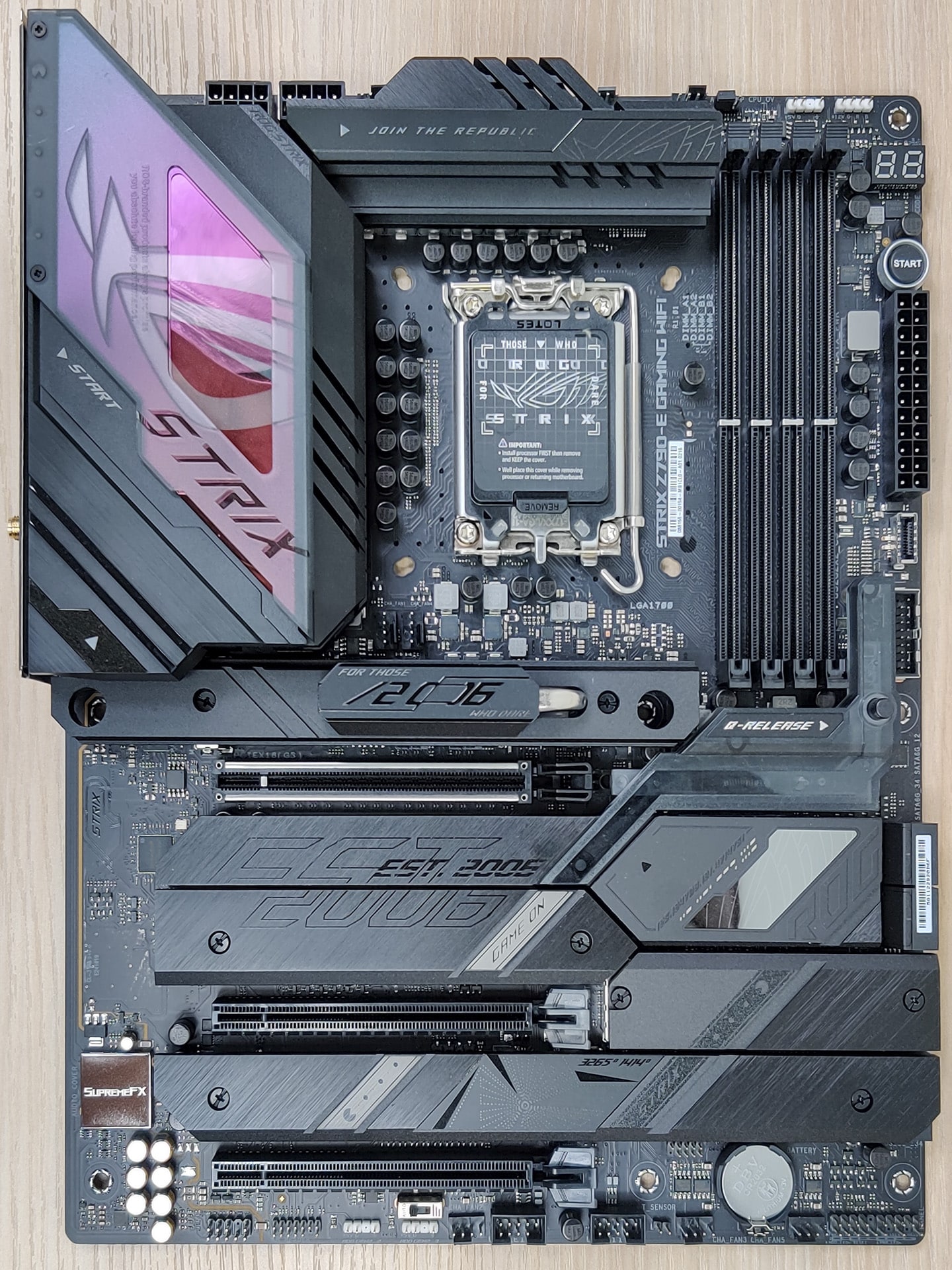 ASUS ROG Strix Z790-E Gaming WiFi, du haut de gamme pour jouer sur Raptor  Lake