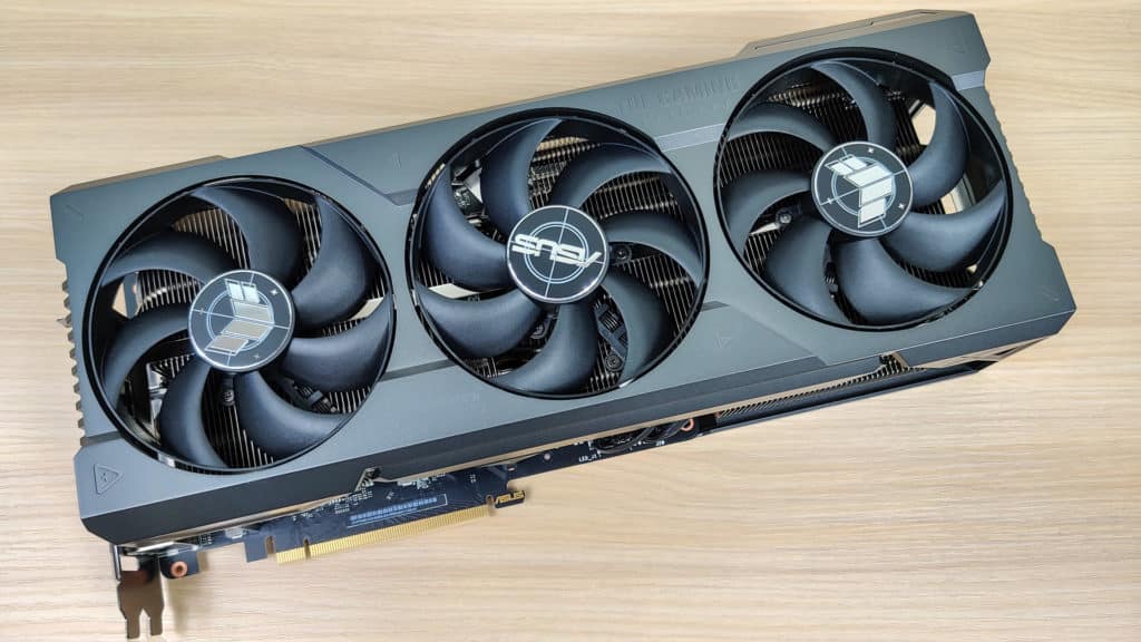 Test Asus TUF RTX 4090 OC : 2,4 kg pour des performances stratosphériques