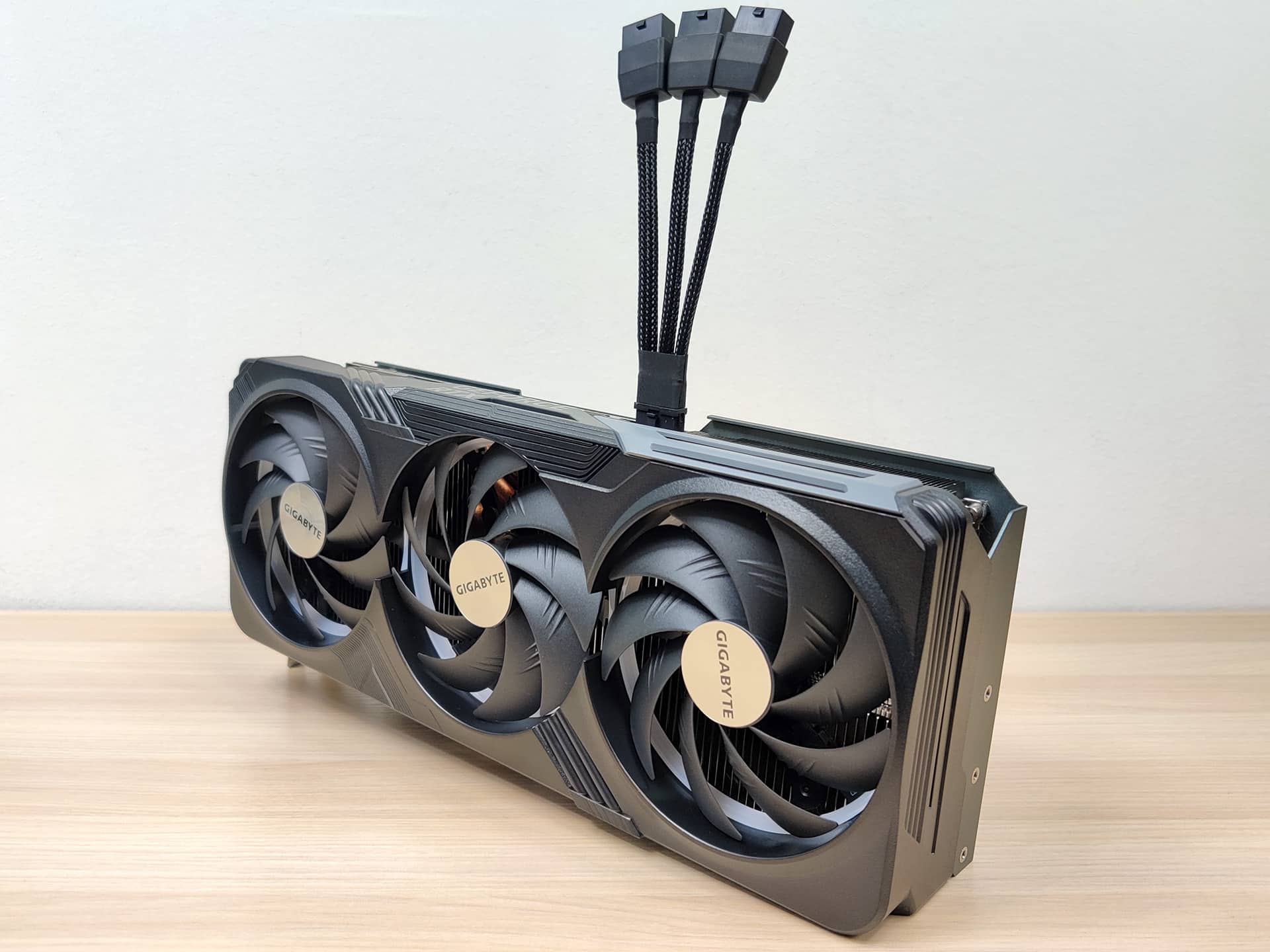 The GeForce RTX 4080 adopts a new GPU