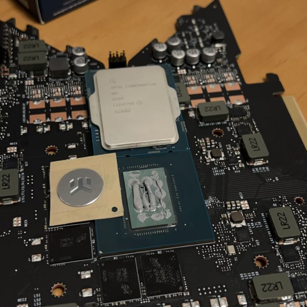 Image 3 : GeForce RTX 4080 : des scores 3DMark, un tour de chauffe dans Forza Horizon 5, et un PCB photographié
