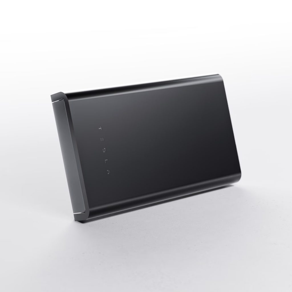 Image 1 : Tesla va proposer un SSD externe de 1 To, pour la modique somme de 350 dollars