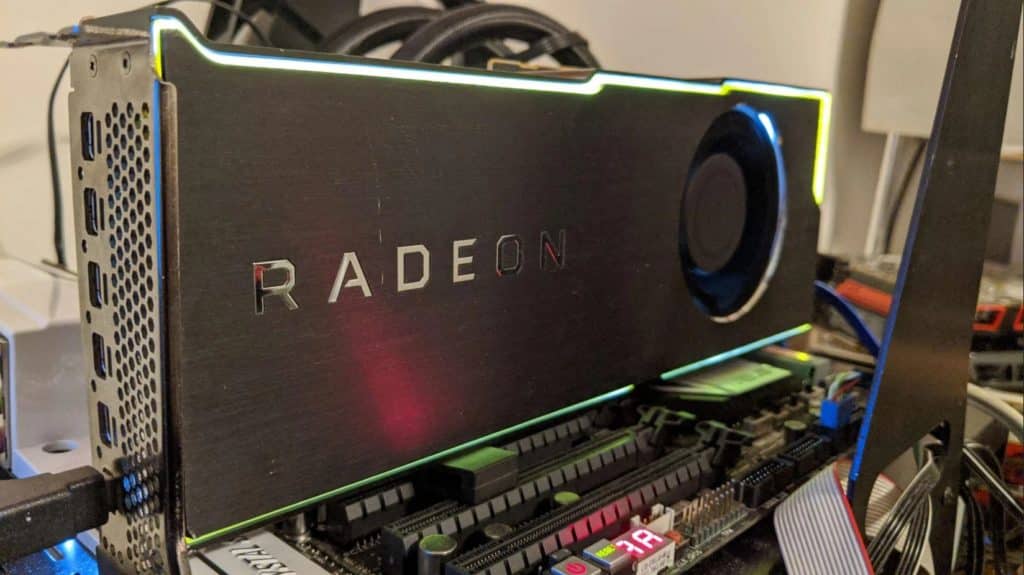 Image 1 : Un prototype d'AMD Radeon Pro V420 déterré par un redditor