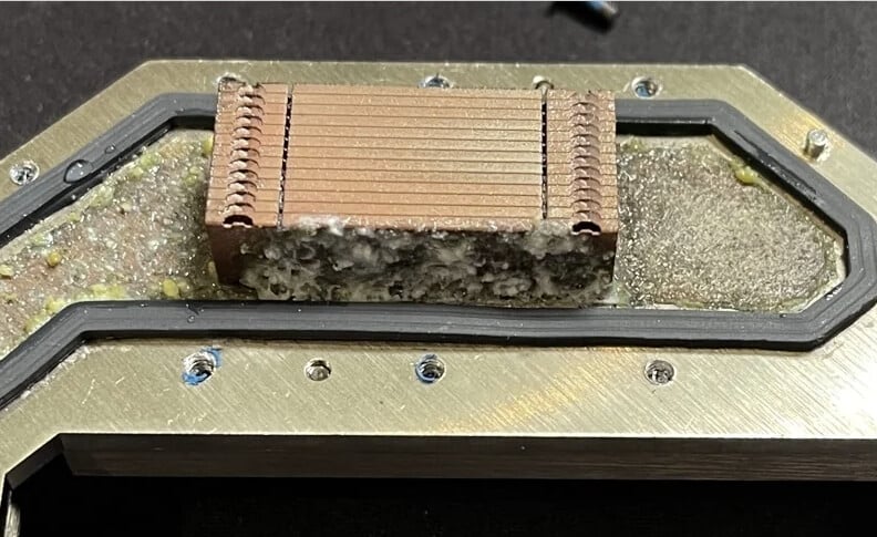 Image 2 : Asus réagit officiellement aux problèmes de corrosion de sa carte mère ROG Z690 Formula