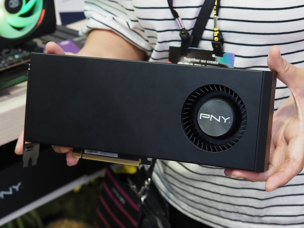 Image 1 : PNY a concocté une GeForce RTX 4070 de type blower