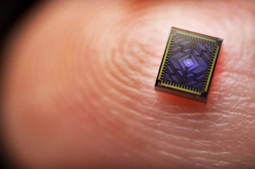 Intel presenta Tunel Falls, il suo chip quantico in silicio a 12 qubit