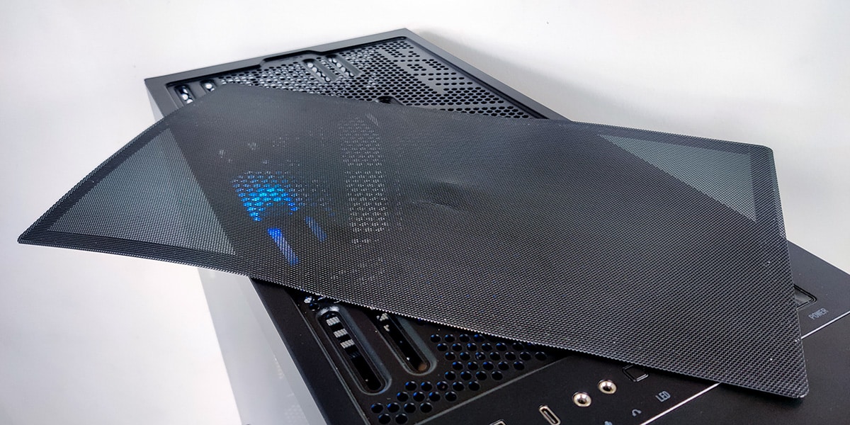 MSI MPG Gungnir 300R top grille