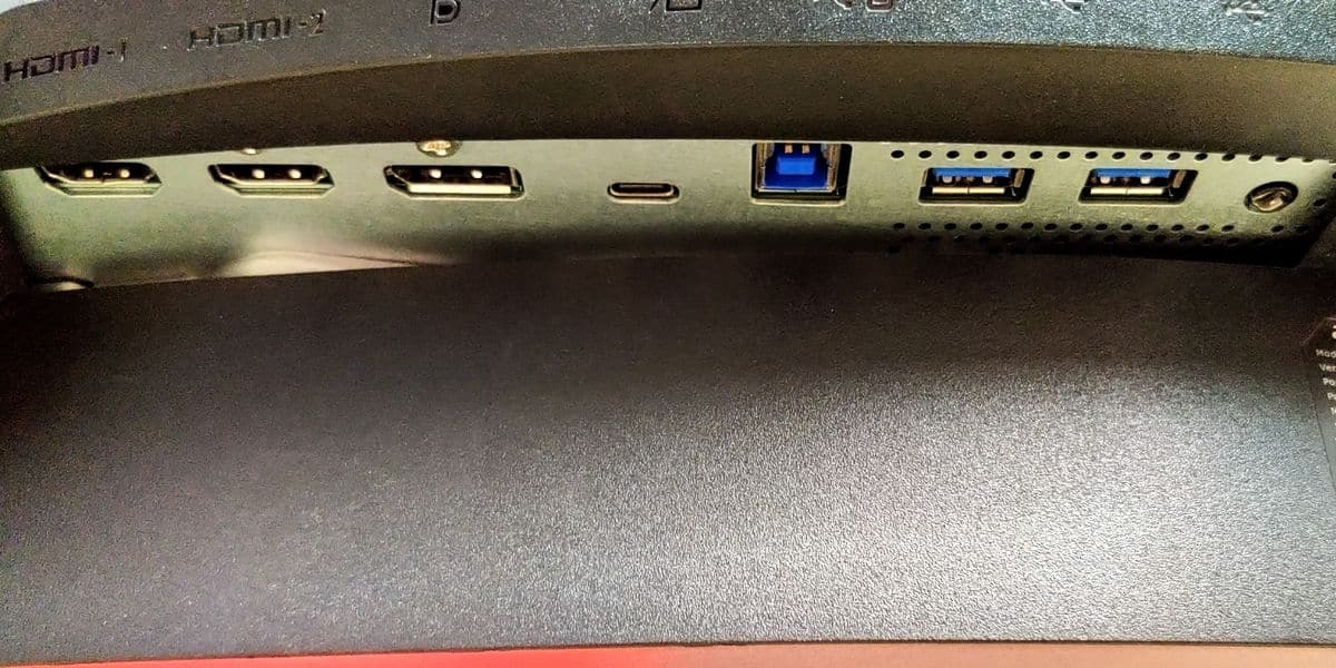 Acer Predator X75 connectique