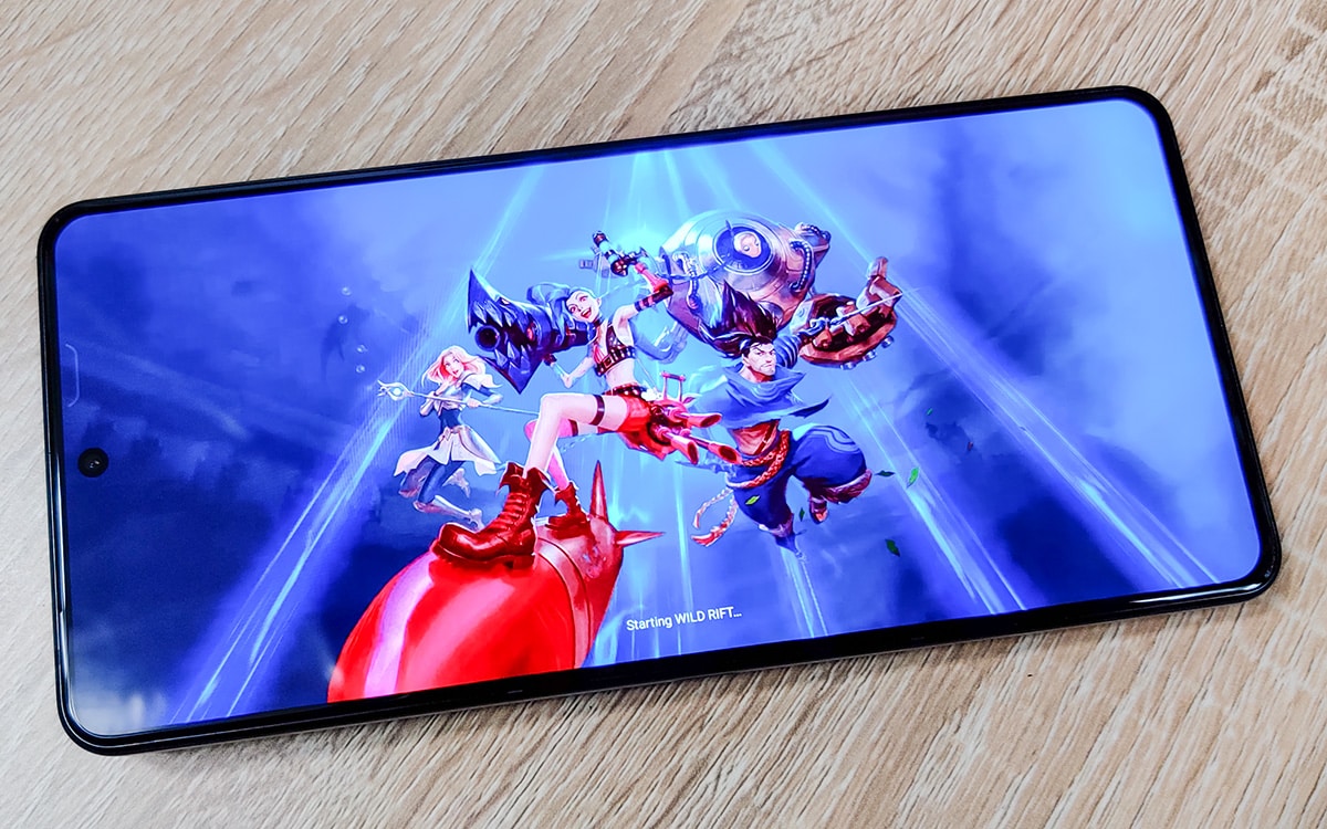 Asus ROG Phone 8 Pro oled 3