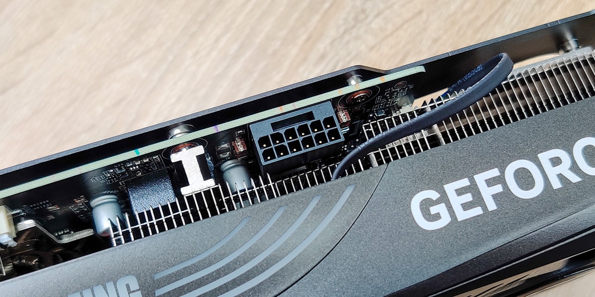 Zotac GeForce RTX 4070 Ti Super Trinity Black Edition alimentation