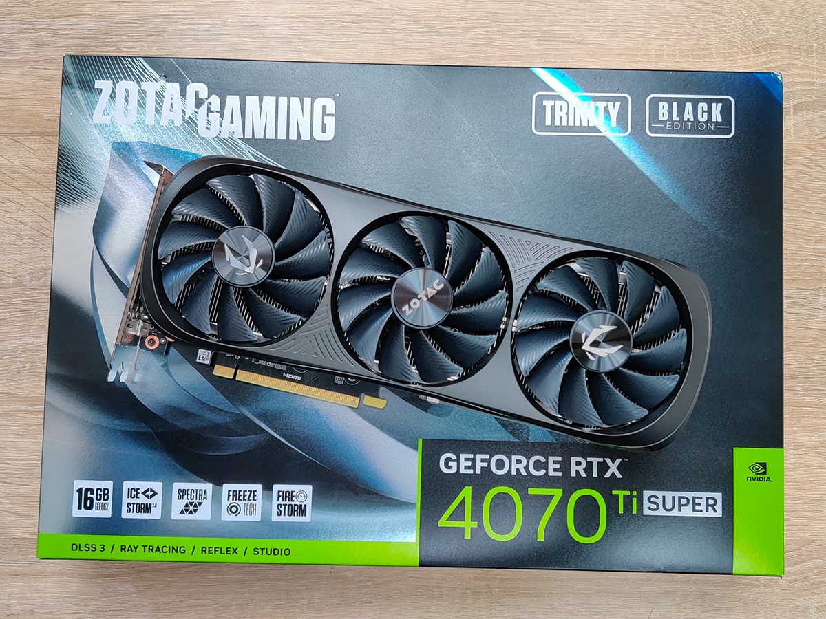 Zotac GeForce RTX 4070 Ti Super Trinity Black Edition carte sur box