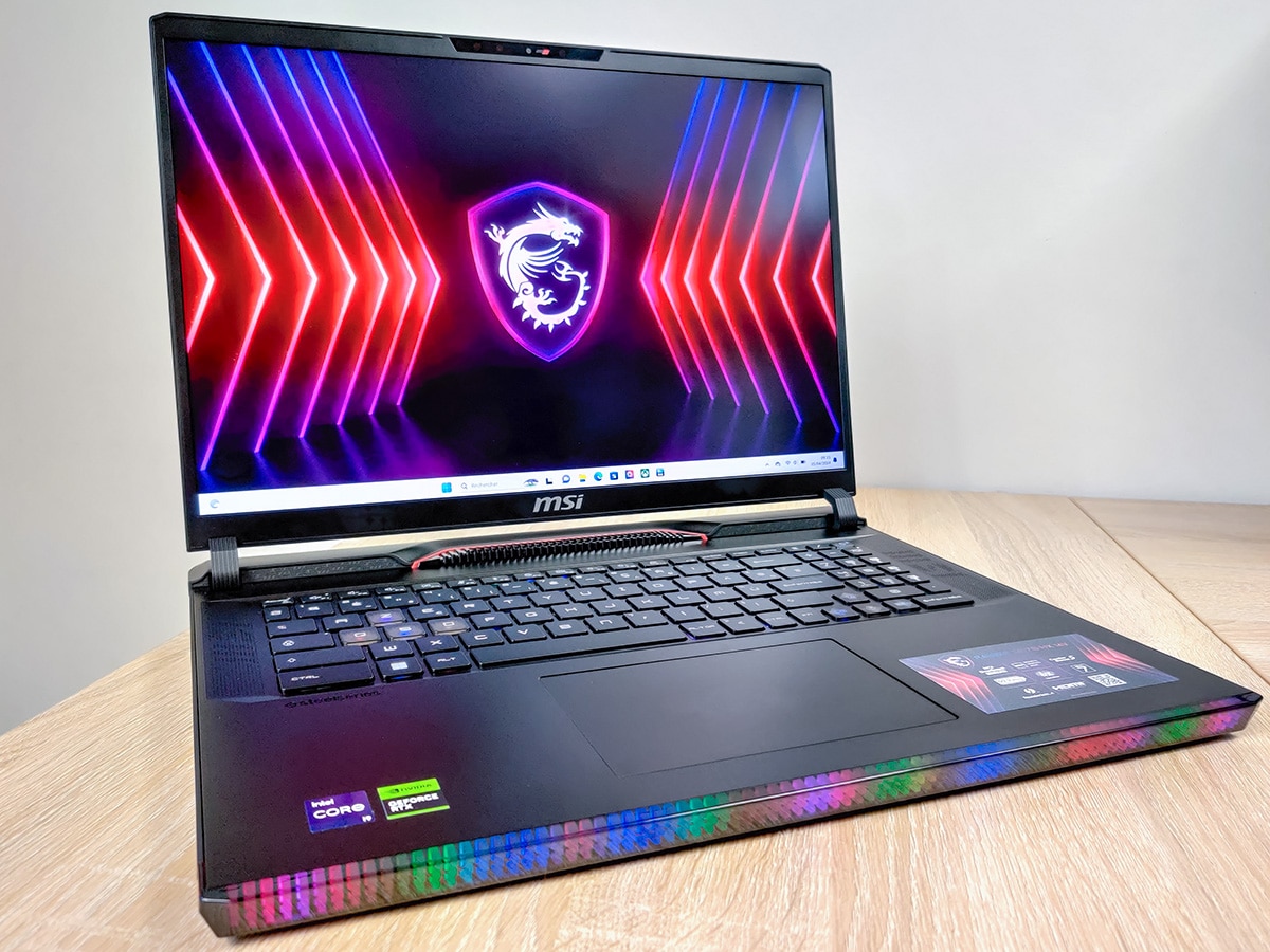 MSI Raider GE78 HX 14VIG 2024 ouvert