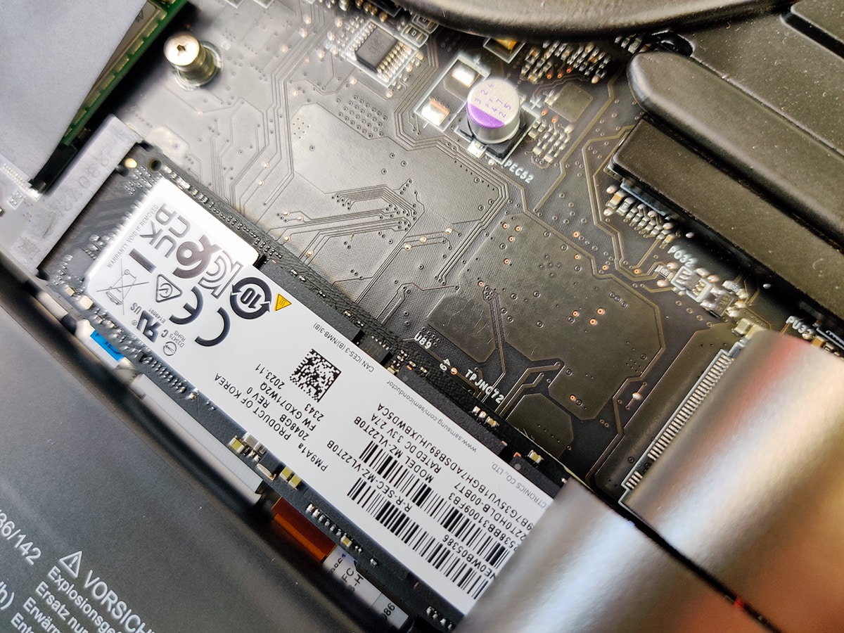 MSI Raider GE78 HX 14VIG 2024 ssd