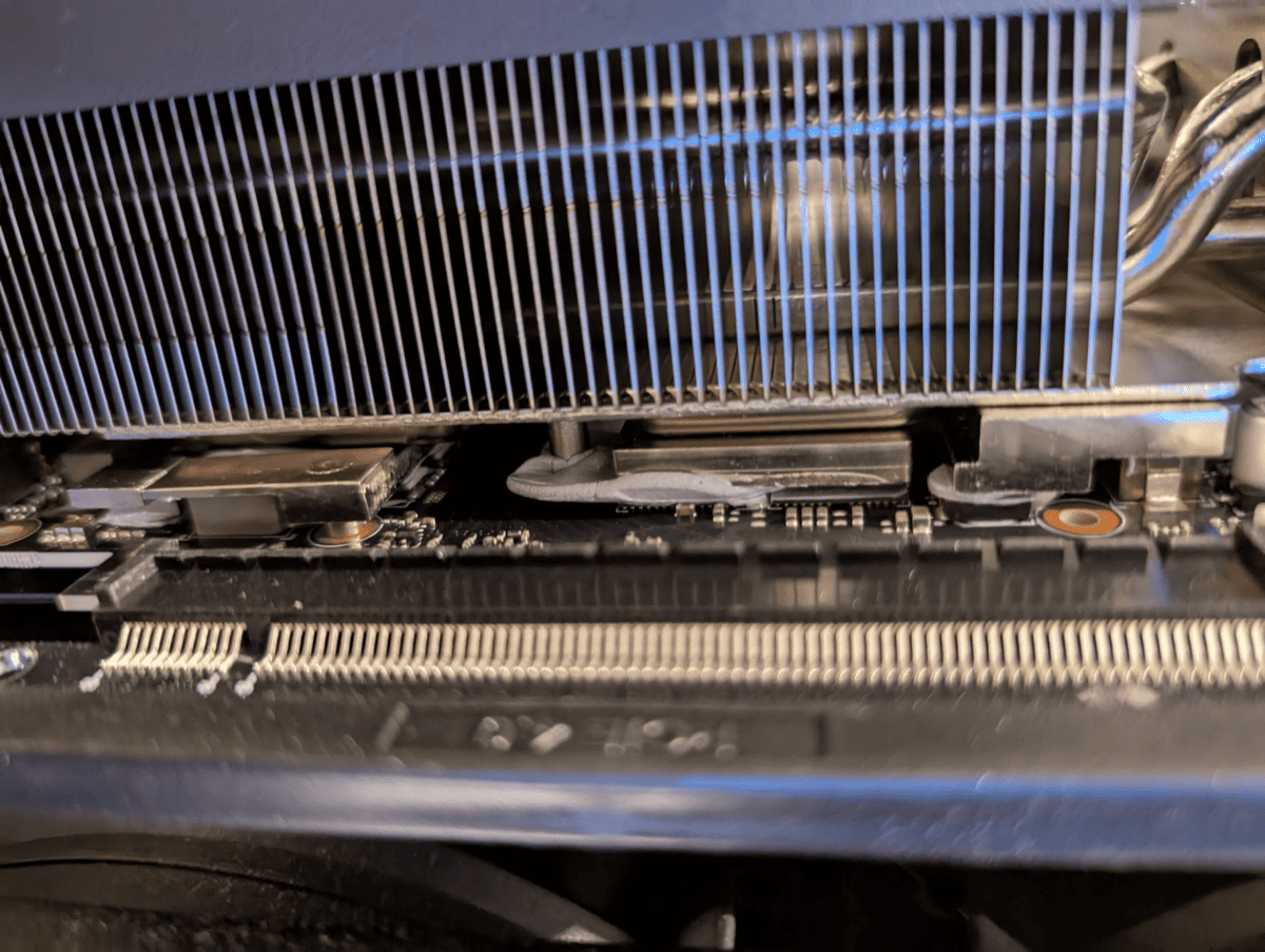 surchauffe gel thermique rtx 5080 de gigabyte