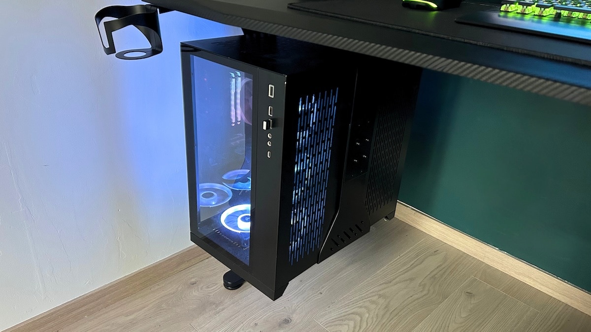 Image 8 : Test Ultimate Setup : c’est confirmé ce bureau assis/debout est aussi confortable pour le gaming que pour le travail
