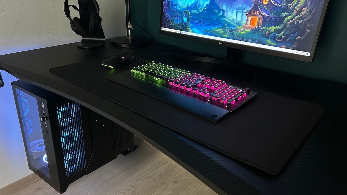 Image 3 : Test Ultimate Setup : c’est confirmé ce bureau assis/debout est aussi confortable pour le gaming que pour le travail
