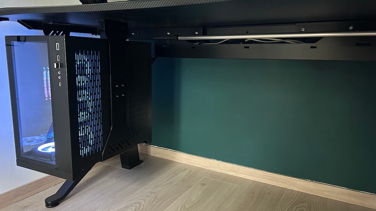 Image 7 : Test Ultimate Setup : c’est confirmé ce bureau assis/debout est aussi confortable pour le gaming que pour le travail